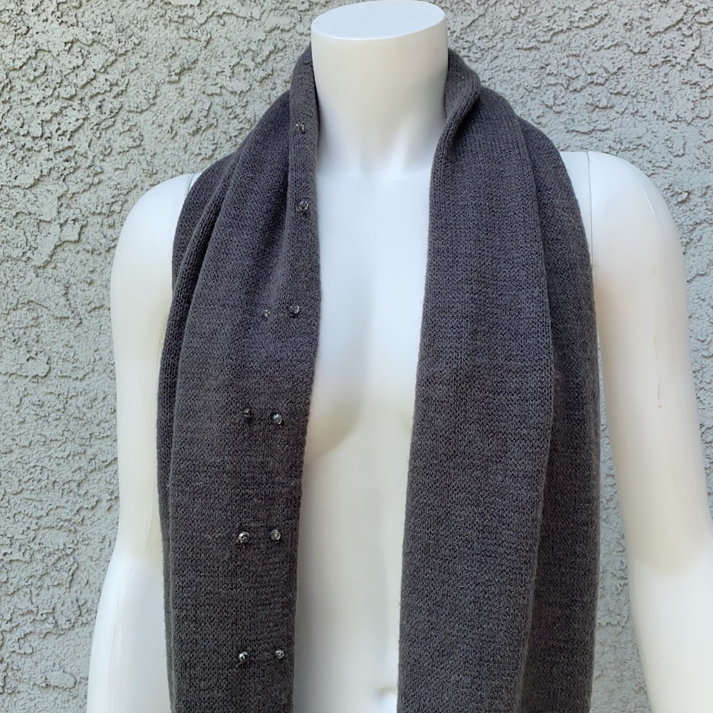 C.C. exclusive Gray Infinity Beaded Knit Scarf 🧣
